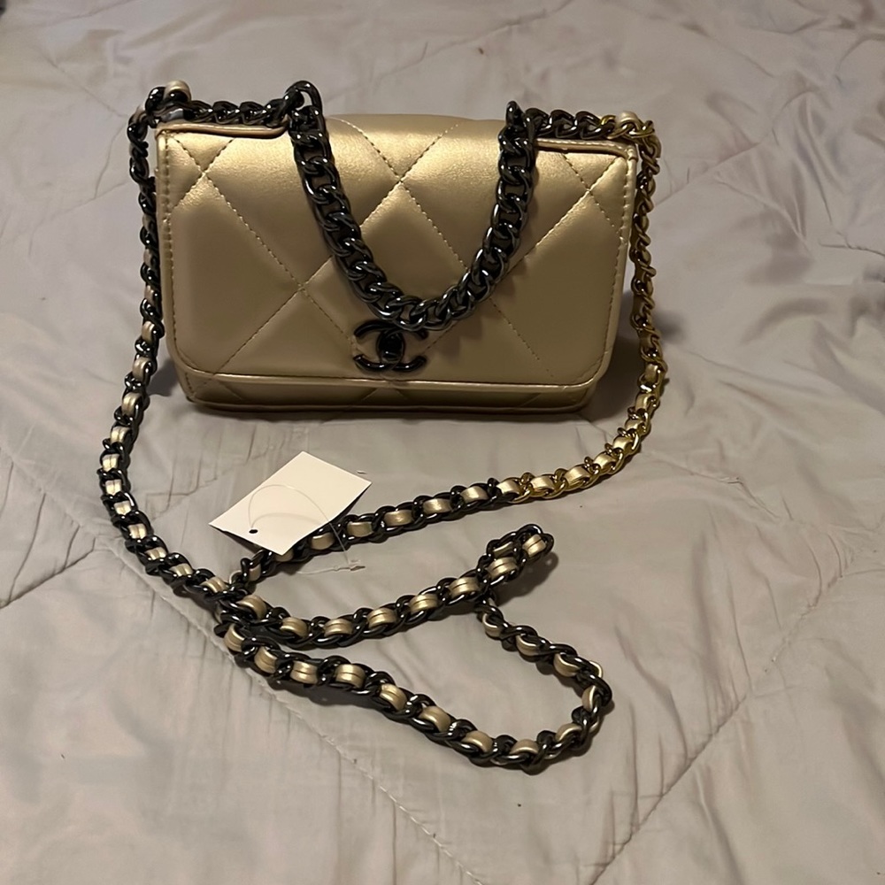 New condition with tags
Not auth-entic CC